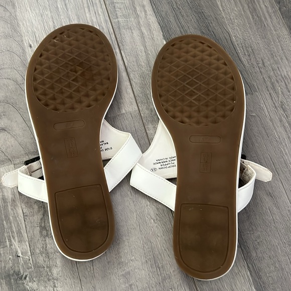 AEROSOLES - Picture 2 of 4